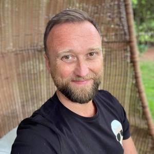 Meet your Posher, Adam